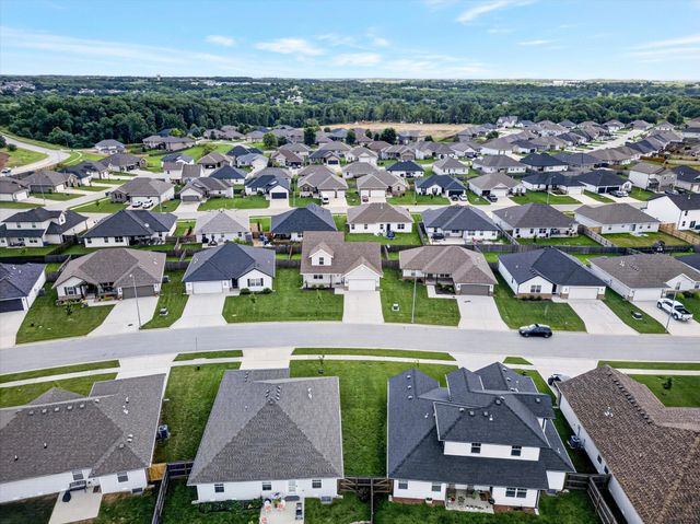 887 S Parkside Circle, Nixa, MO 65714