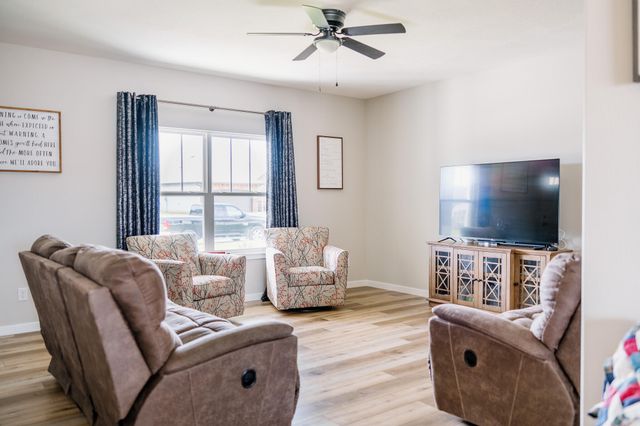 887 S Parkside Circle, Nixa, MO 65714