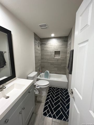 1755 Live Oak, Canyon Lake, TX 78133