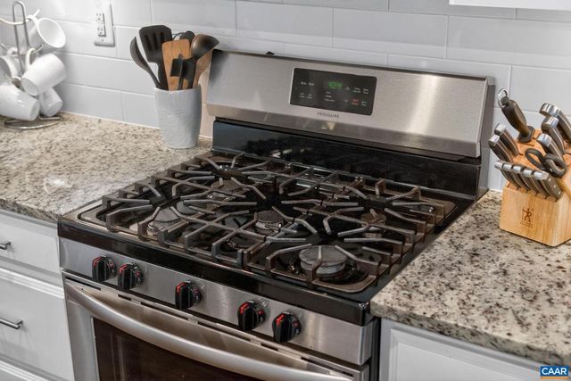 386 CLAIBOURNE RD, Crozet, VA 22932