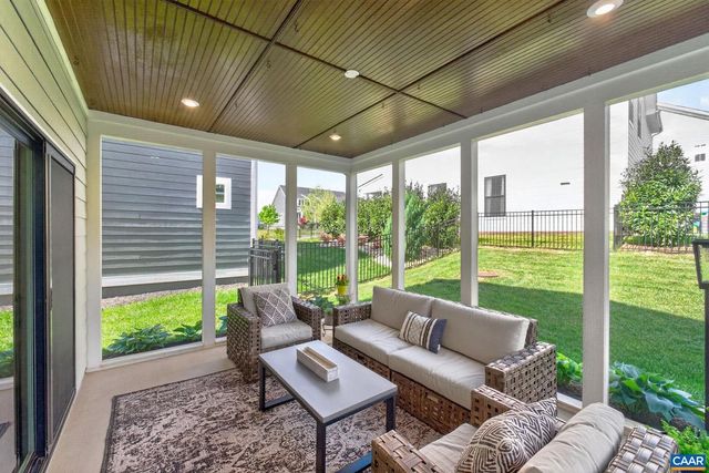386 CLAIBOURNE RD, Crozet, VA 22932