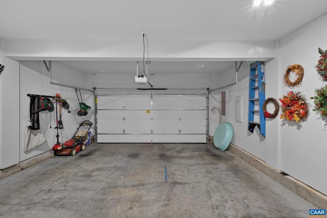 386 CLAIBOURNE RD, Crozet, VA 22932