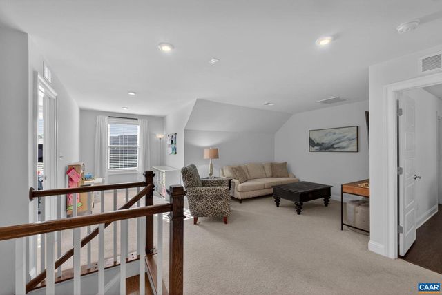 386 CLAIBOURNE RD, Crozet, VA 22932