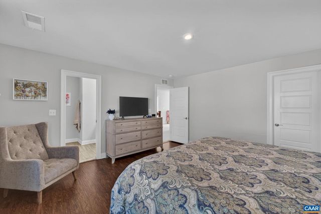 386 CLAIBOURNE RD, Crozet, VA 22932