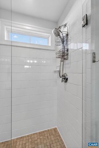 386 CLAIBOURNE RD, Crozet, VA 22932