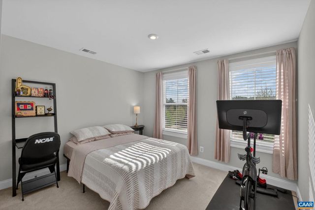 386 CLAIBOURNE RD, Crozet, VA 22932
