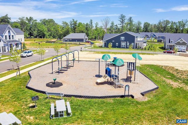 386 CLAIBOURNE RD, Crozet, VA 22932
