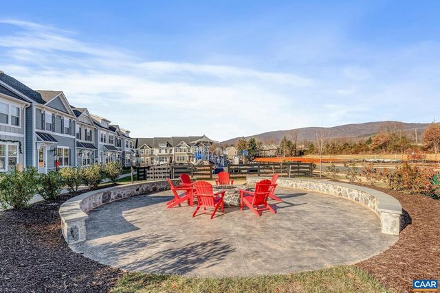 386 CLAIBOURNE RD, Crozet, VA 22932