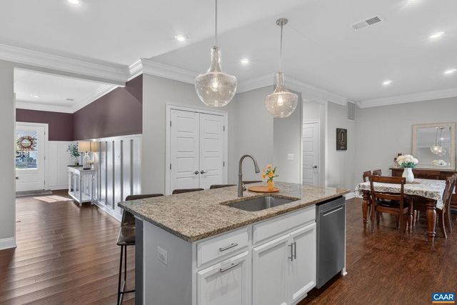 386 CLAIBOURNE RD, Crozet, VA 22932
