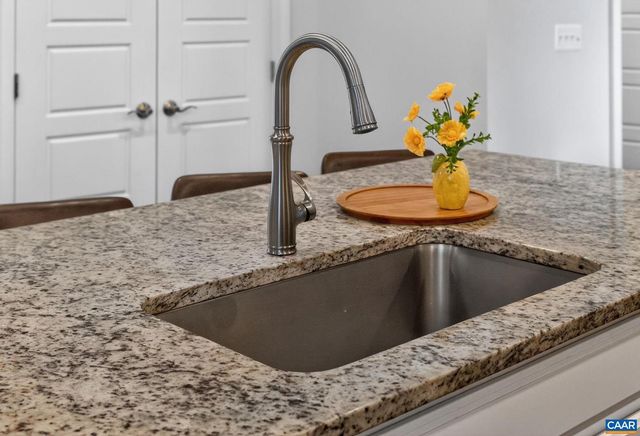 386 CLAIBOURNE RD, Crozet, VA 22932