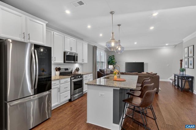 386 CLAIBOURNE RD, Crozet, VA 22932