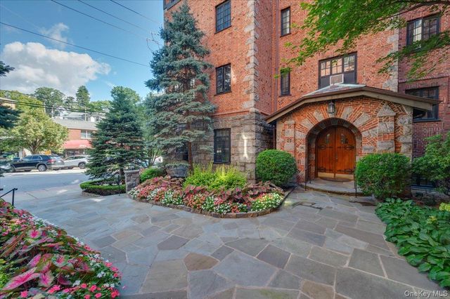45 Pondfield Road W 4C, Bronxville, NY 10708