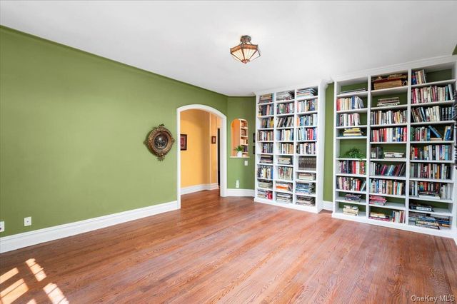 45 Pondfield Road W 4C, Bronxville, NY 10708