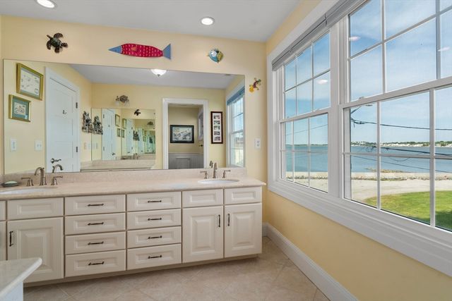 7 Swan Road, Quincy, MA 02169