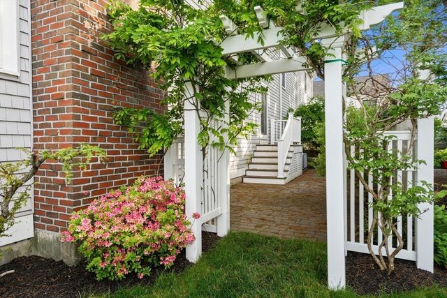 7 Swan Road, Quincy, MA 02169