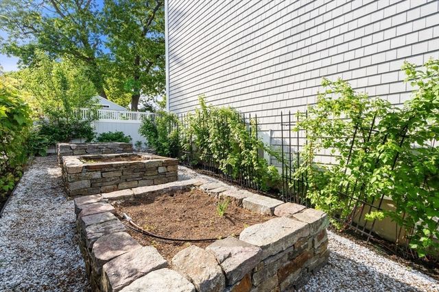 7 Swan Road, Quincy, MA 02169