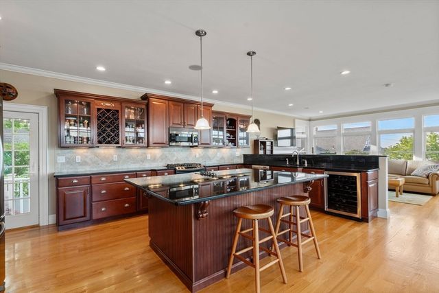 7 Swan Road, Quincy, MA 02169