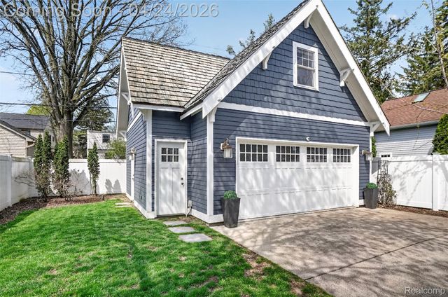 1236 Edgewood Road, Birmingham, MI 48009