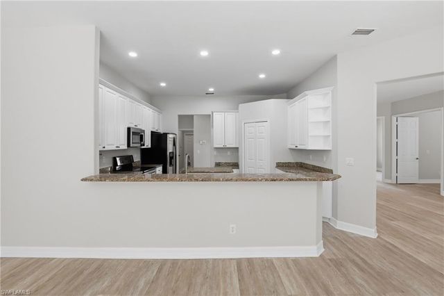 2480 52nd AVE NE, Naples, FL 34120