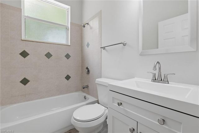 2480 52nd AVE NE, Naples, FL 34120