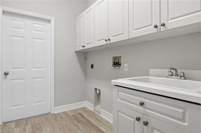 2480 52nd AVE NE, Naples, FL 34120