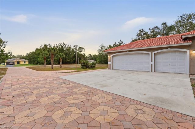 2480 52nd AVE NE, Naples, FL 34120