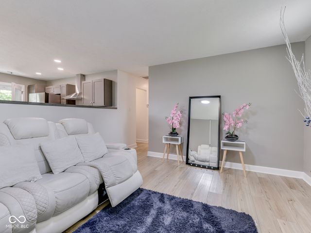 521 S 4th Avenue, Beech Grove, IN 46107