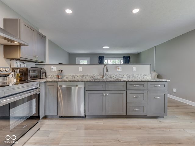 521 S 4th Avenue, Beech Grove, IN 46107