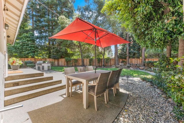 2064 Red Star Ct, Gold River, CA 95670