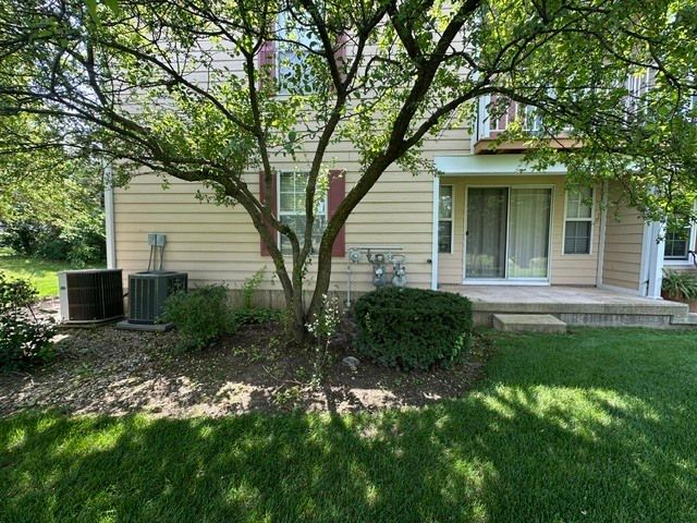 21 TRUMAN Court A, Streamwood, IL 60107