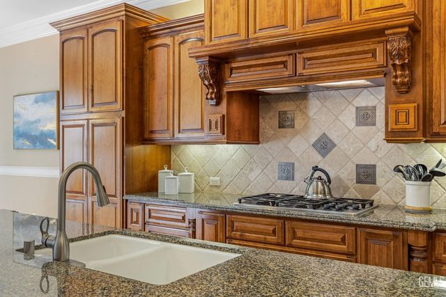 2902 Ragland Court, Bakersfield, CA 93311