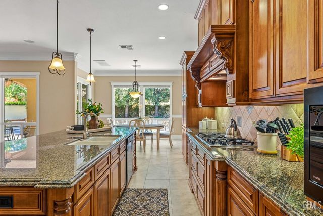 2902 Ragland Court, Bakersfield, CA 93311