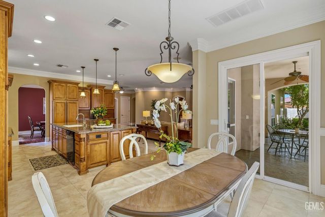 2902 Ragland Court, Bakersfield, CA 93311