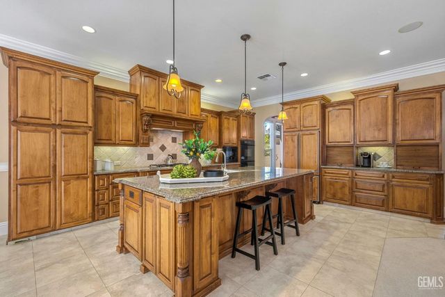 2902 Ragland Court, Bakersfield, CA 93311