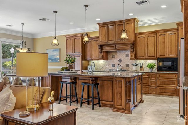 2902 Ragland Court, Bakersfield, CA 93311