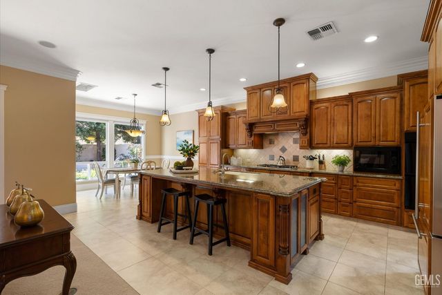 2902 Ragland Court, Bakersfield, CA 93311