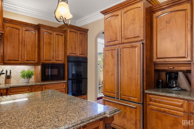 2902 Ragland Court, Bakersfield, CA 93311