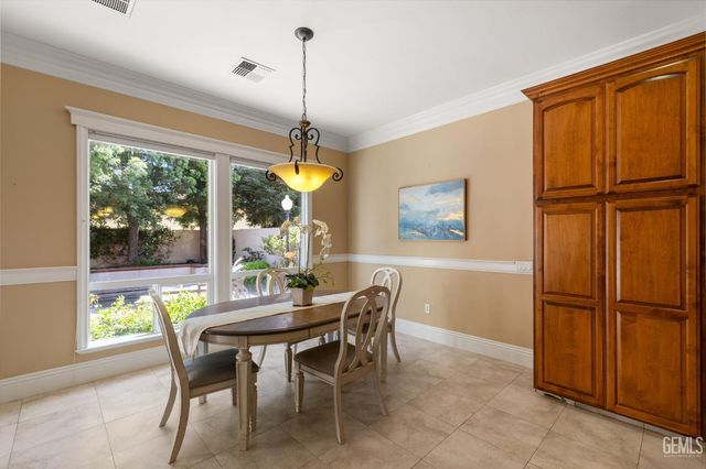 2902 Ragland Court, Bakersfield, CA 93311