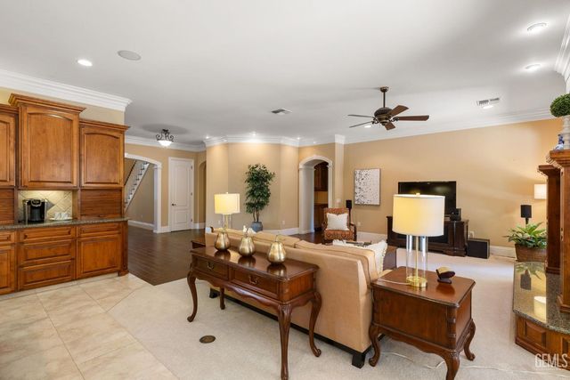 2902 Ragland Court, Bakersfield, CA 93311