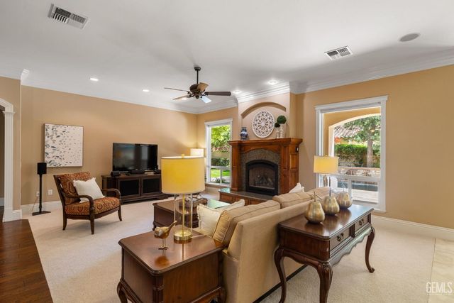 2902 Ragland Court, Bakersfield, CA 93311