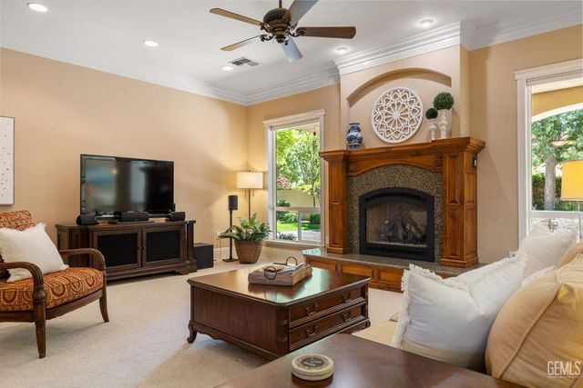 2902 Ragland Court, Bakersfield, CA 93311