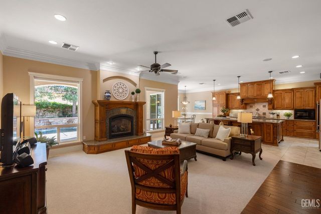 2902 Ragland Court, Bakersfield, CA 93311