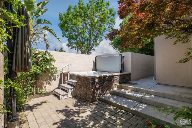 2902 Ragland Court, Bakersfield, CA 93311