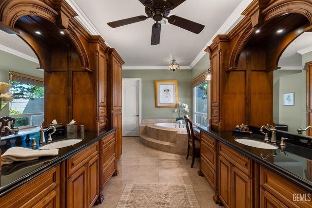 2902 Ragland Court, Bakersfield, CA 93311