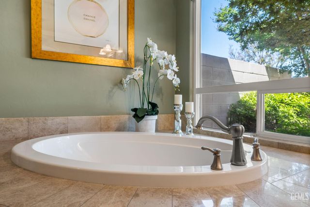 2902 Ragland Court, Bakersfield, CA 93311