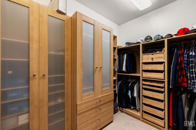 2902 Ragland Court, Bakersfield, CA 93311