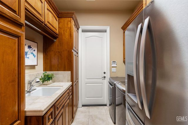 2902 Ragland Court, Bakersfield, CA 93311