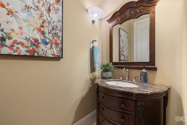 2902 Ragland Court, Bakersfield, CA 93311