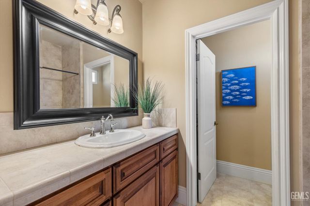 2902 Ragland Court, Bakersfield, CA 93311