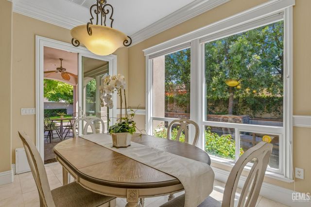 2902 Ragland Court, Bakersfield, CA 93311